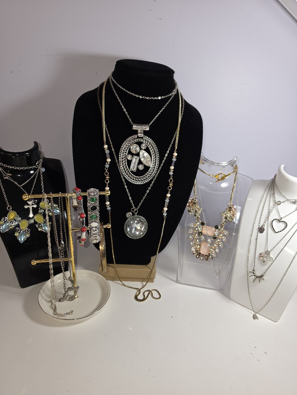 #2620, VTG & Modern Costume Jewelry Estate Lot - Mixed Styles & Tones 16 items